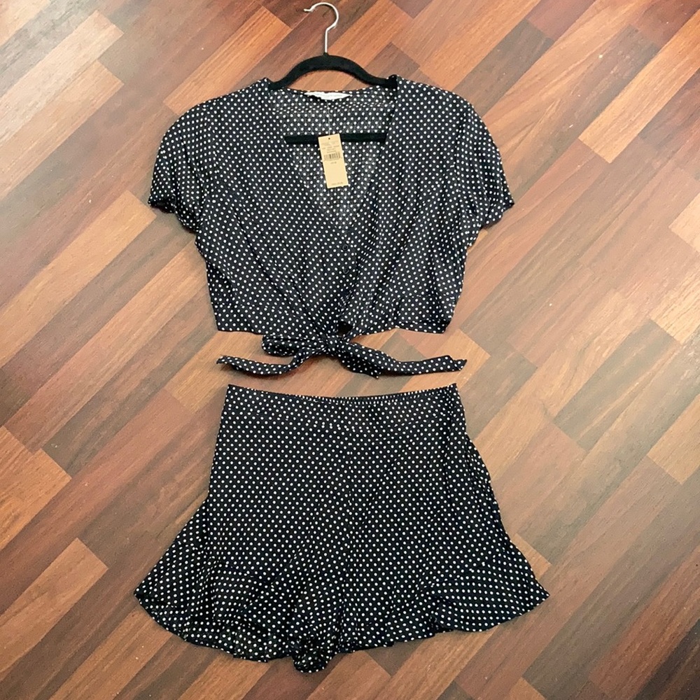 American Eagle Set Cropped Shirt and High Waisted Shorts Polka Dot